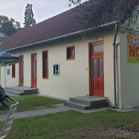 Aqua Hostel Siófok Exterior foto