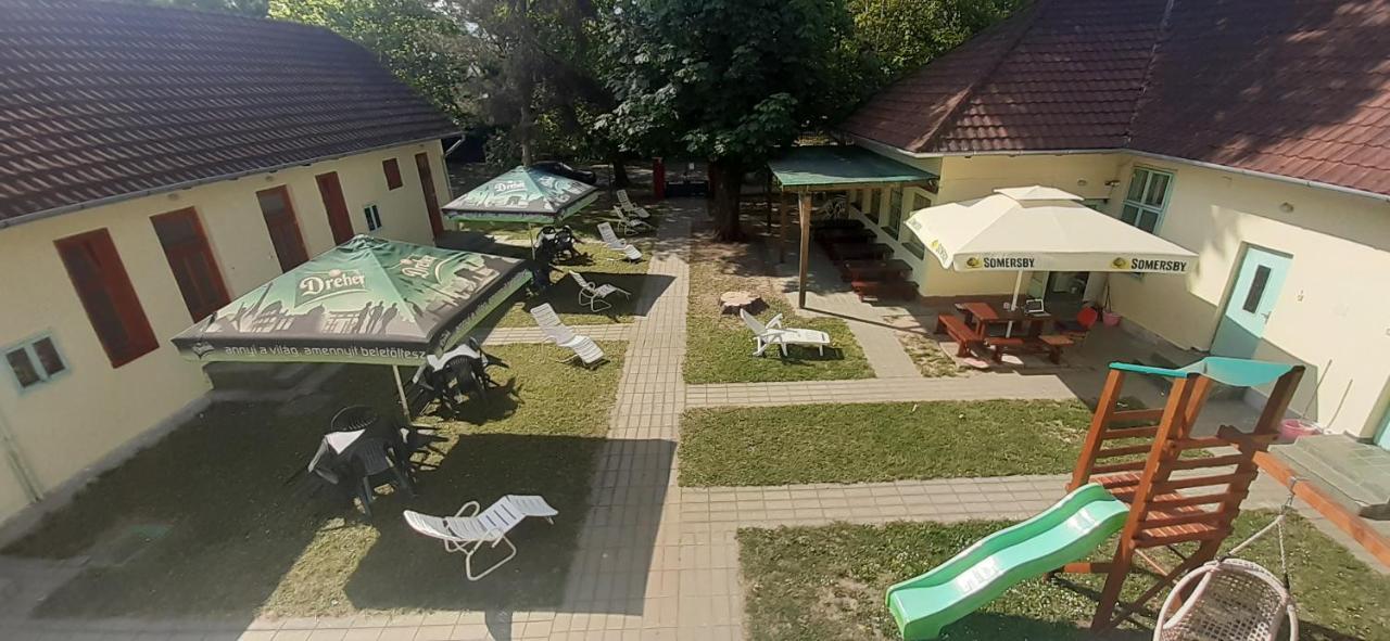 Aqua Hostel Siófok Exterior foto